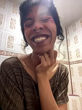 Snapshot of MadamLeRouge chatting on December 2025 03:06:01 PM MadamLeRouge online show from December 2025 03:06:01 PM