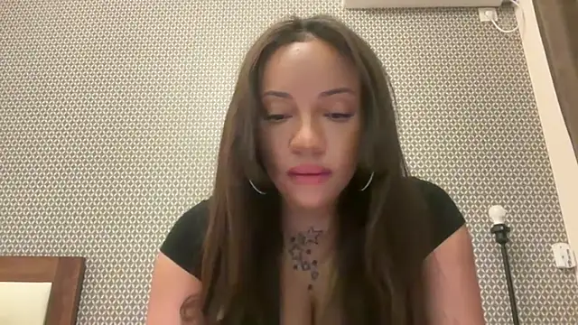 Snapshot of realrockybee1 chatting on November 2025 11:02:01 PM realrockybee1 online show from November 2025 11:02:01 PM