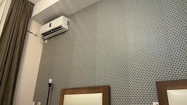 Snapshot of realrockybee1 chatting on November 2025 10:53:02 PM realrockybee1 online show from November 2025 10:53:02 PM