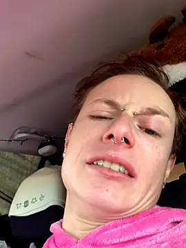 GoldenPussy1329 online show from December 2025 11:06:01 AM