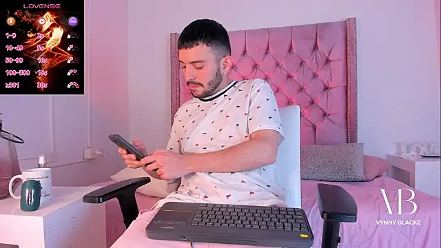 VynnyBlacke  online show from November 2025 09:14:01 PM