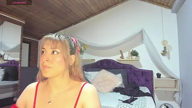 sophialyh 1 online show from October 2025 12:34:02 PM