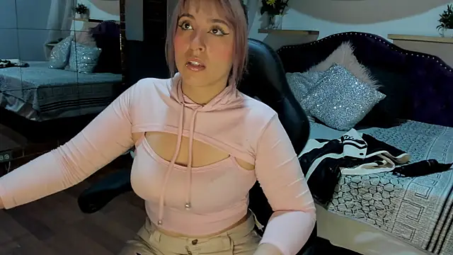 sophialyh 1 online show from November 2025 01:22:02 PM