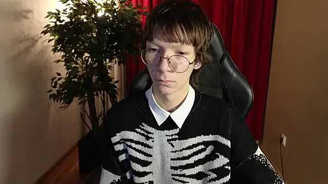 TommieHi online show from November 2025 05:24:01 AM