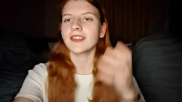 LynteriLain online show from October 2025 09:30:01 PM