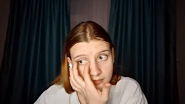 LynteriLain online show from October 2025 08:43:01 PM