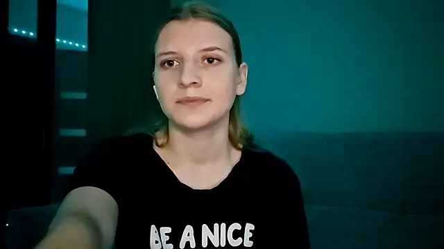 LynteriLain online show from November 2025 03:17:01 AM