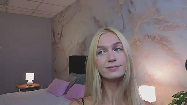 Snapshot of SerenaCrystall chatting on June 2026 10:17:02 AM SerenaCrystall online show from June 2026 10:17:02 AM