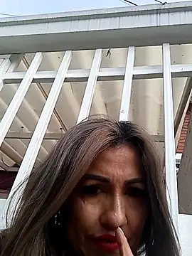 chloe  Jones  online show from November 2025 12:15:01 PM