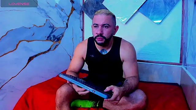 Snapshot of isaac_franko chatting on October 2025 09:47:01 PM isaac franko online show from October 2025 09:47:01 PM