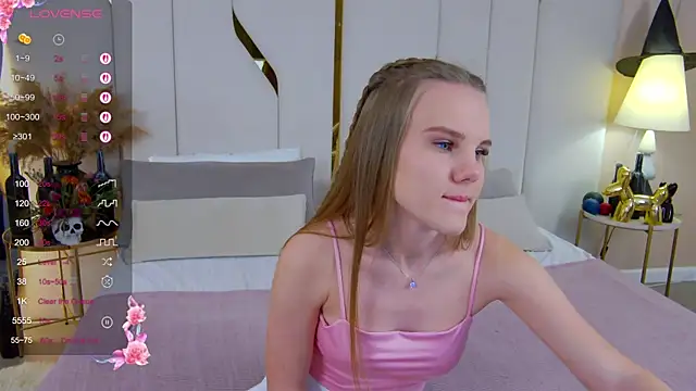 Lili Lohan online show from October 2025 05:01:01 PM