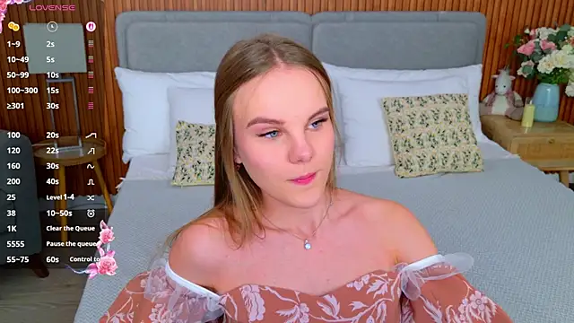 Lili Lohan online show from November 2025 05:01:02 PM