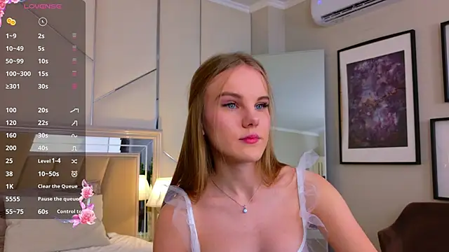 Lili Lohan online show from November 2025 05:20:01 PM