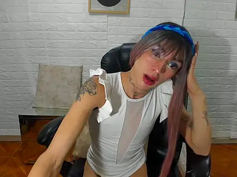 Mila Leon online show from November 2025 01:40:02 AM