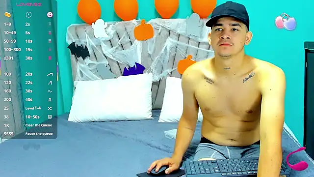 Laura King online show from October 2025 07:07:02 PM