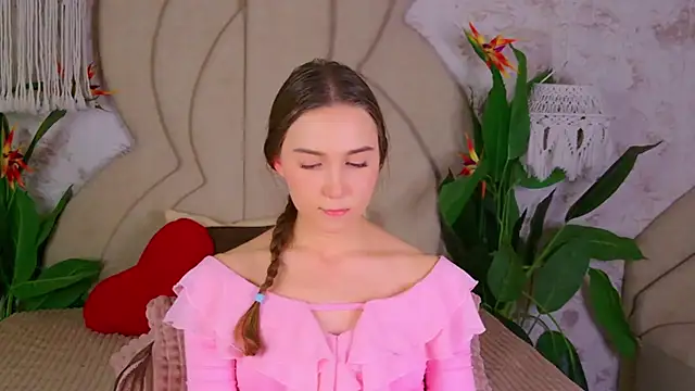 OliviaLay online show from November 2025 05:28:02 PM