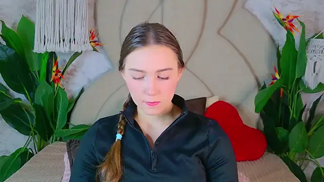 OliviaLay online show from November 2025 06:35:01 AM