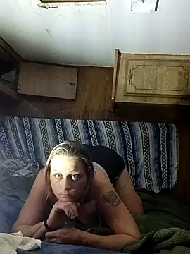 Snapshot of Queen2454 chatting on May 2026 03:33:02 AM Queen2454 online show from May 2026 03:33:02 AM