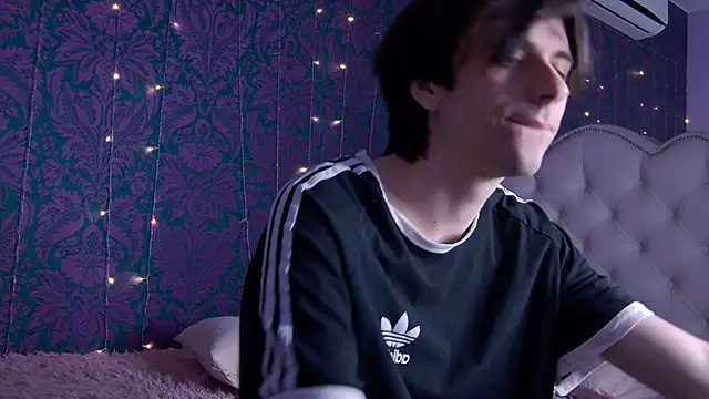 Snapshot of Ellis_Rin chatting on October 2025 09:04:02 PM Ellis Rin online show from October 2025 09:04:02 PM