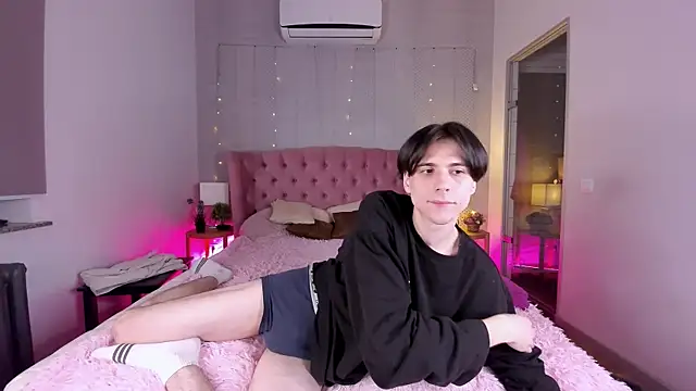 Snapshot of Ellis_Rin chatting on November 2025 09:06:01 PM Ellis Rin online show from November 2025 09:06:01 PM