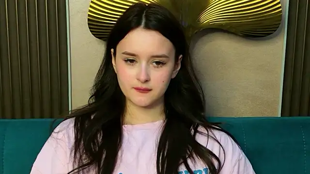 Snapshot of EvaSwen chatting on May 2026 12:45:02 PM EvaSwen online show from May 2026 12:45:02 PM
