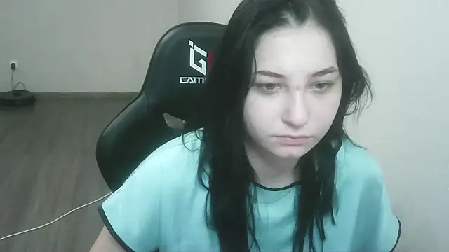 meow woem online show from October 2025 01:01:02 PM