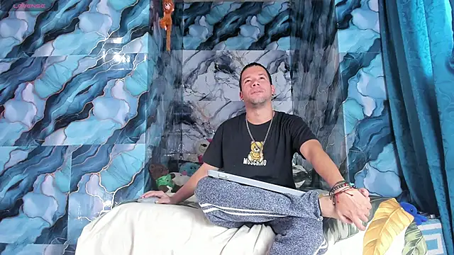 celesteyorucso1 online show from October 2025 09:02:01 PM