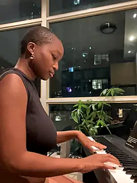 Snapshot of tia___fox chatting on October 2025 07:09:02 AM tia fox online show from October 2025 07:09:02 AM