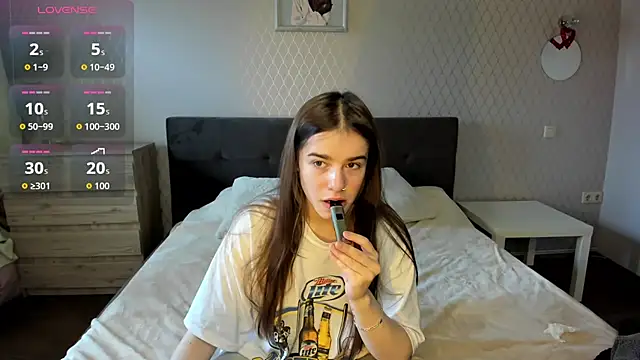 ShellyMoon  online show from October 2025 12:26:01 PM