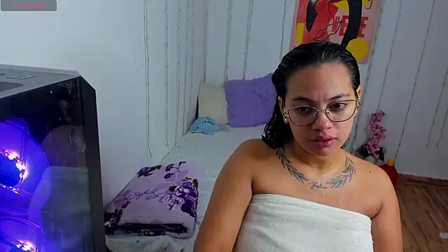 Snapshot of paris_blue chatting on October 2025 12:11:01 AM paris blue online show from October 2025 12:11:01 AM