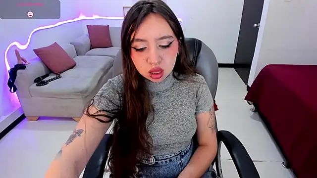 Scarlett  Cooper   online show from November 2025 01:14:02 PM