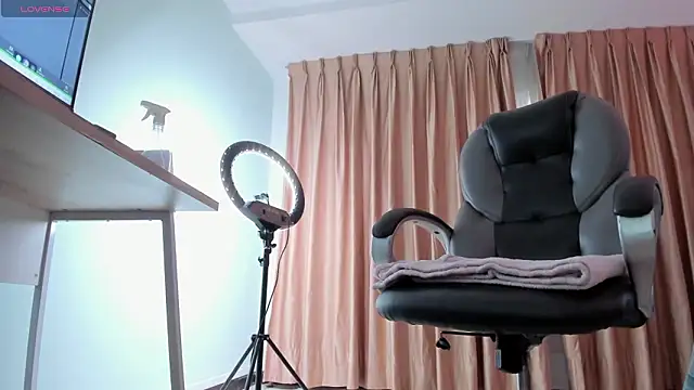 Scarlett  Cooper   online show from February 2026 12:01:02 PM