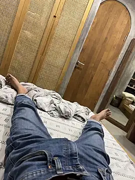 Snapshot of HenryLee1983-cums chatting on October 2025 02:15:01 PM HenryLee1983-cums online show from October 2025 02:15:01 PM