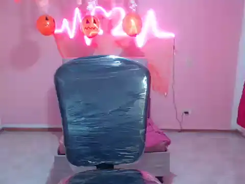 cristal hills 19 online show from October 2025 05:15:02 PM