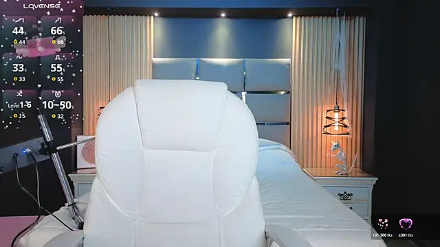 Emily Roberts9 online show from November 2025 11:43:02 AM