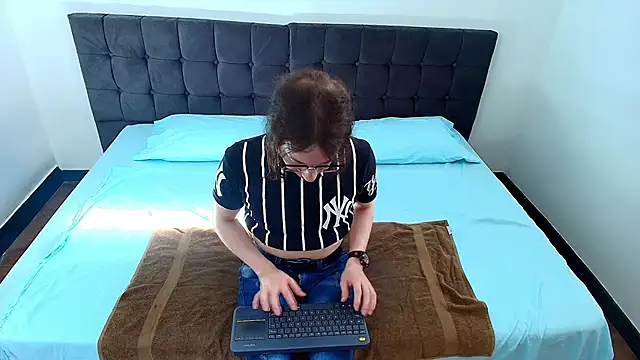 SnowyX  online show from October 2025 08:40:01 PM