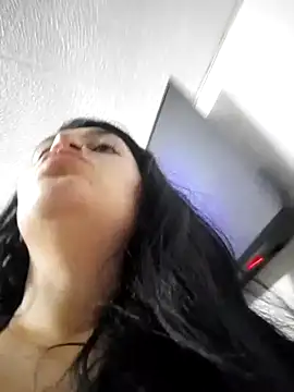 alejitasweet online show from October 2025 02:25:02 AM