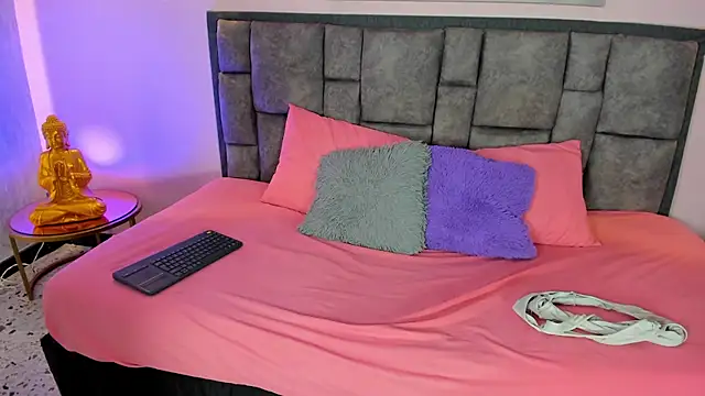 Xiomara Stwart online show from October 2025 12:24:01 PM