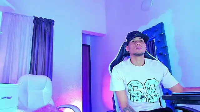 daddys insanee online show from December 2025 06:36:02 PM