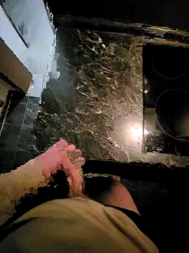 rezzzze online show from February 2026 07:07:01 PM