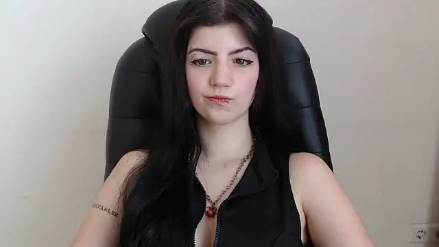 Snapshot of Miamoora chatting on October 2025 07:38:02 AM Miamoora online show from October 2025 07:38:02 AM
