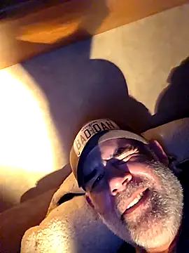 Snapshot of DeeBestEver chatting on October 2025 11:21:01 AM DeeBestEver online show from October 2025 11:21:01 AM