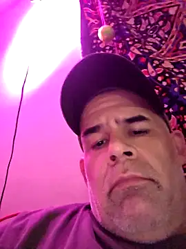 Snapshot of DeeBestEver chatting on November 2025 01:11:01 PM DeeBestEver online show from November 2025 01:11:01 PM