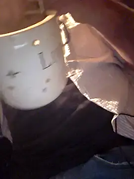 Snapshot of DeeBestEver chatting on November 2025 08:14:02 AM DeeBestEver online show from November 2025 08:14:02 AM