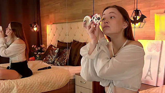 EmmaCamm online show from October 2025 07:01:01 AM