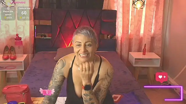 Charlotte  Gray online show from November 2025 12:48:01 PM