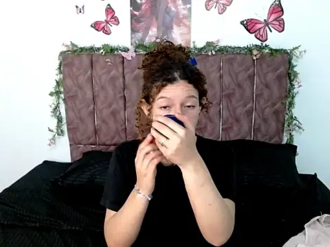 Snapshot of ElaRose723 chatting on October 2025 03:58:01 PM ElaRose723 online show from October 2025 03:58:01 PM