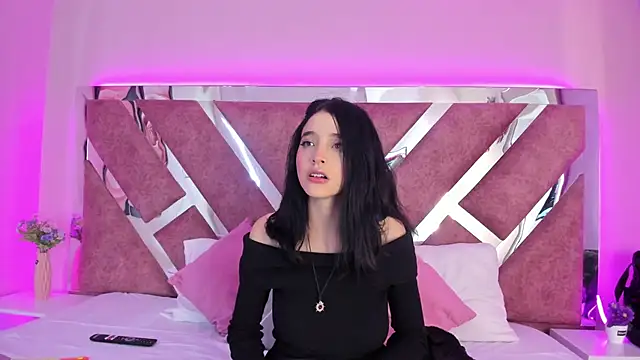 MeganR  online show from December 2025 07:10:01 PM