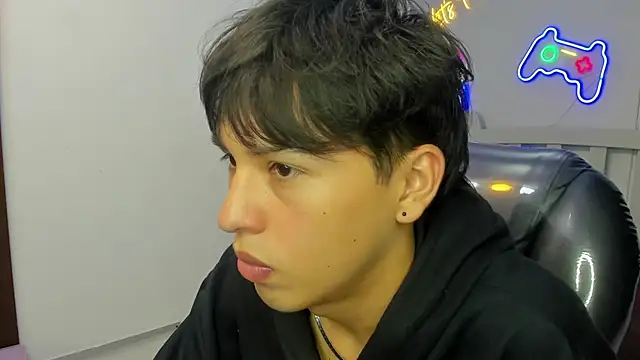 StiwenTwink online show from October 2025 01:08:02 PM