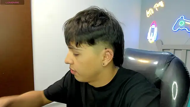 StiwenTwink online show from November 2025 02:17:01 PM